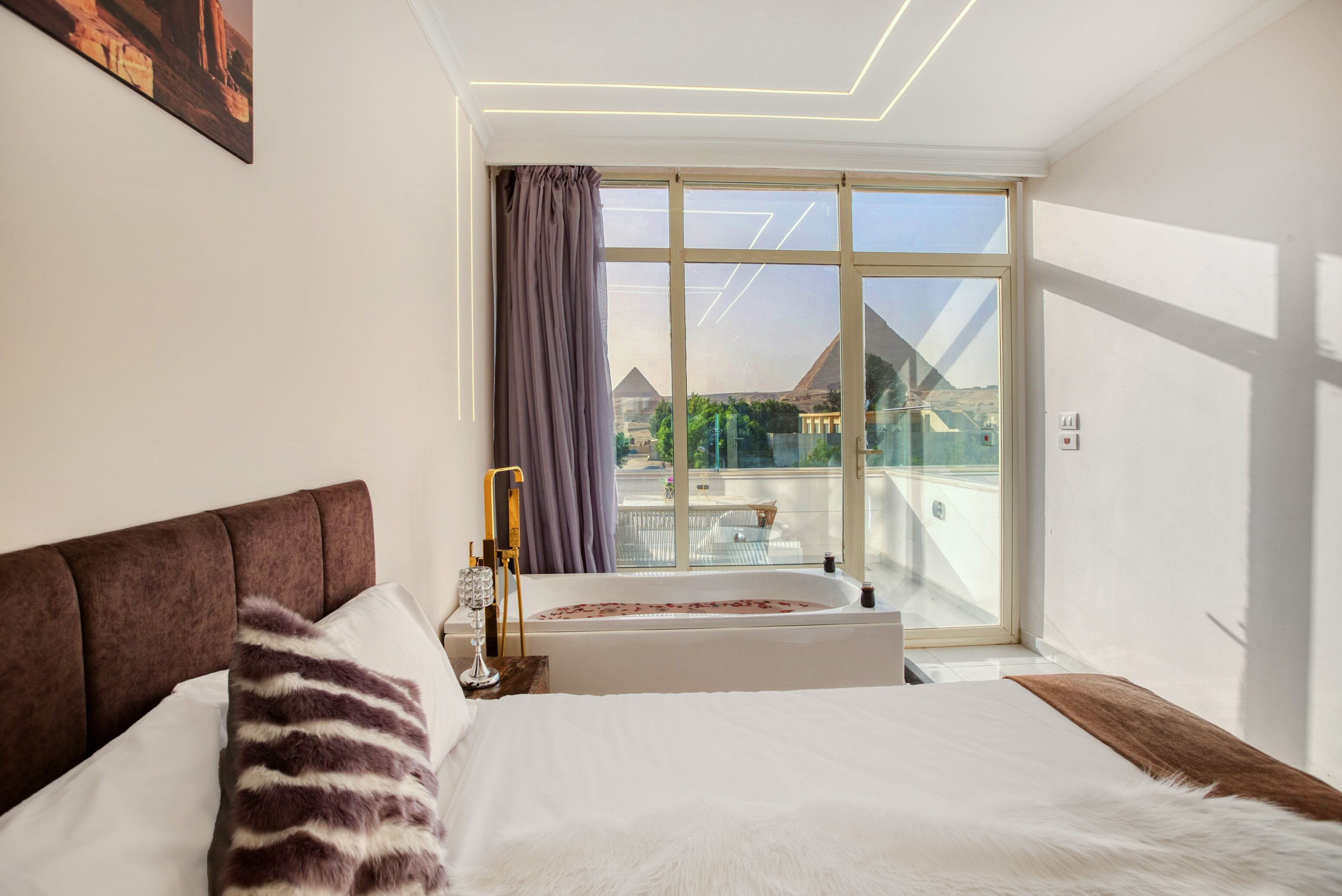 Shadow Pyramids View Inn 4*