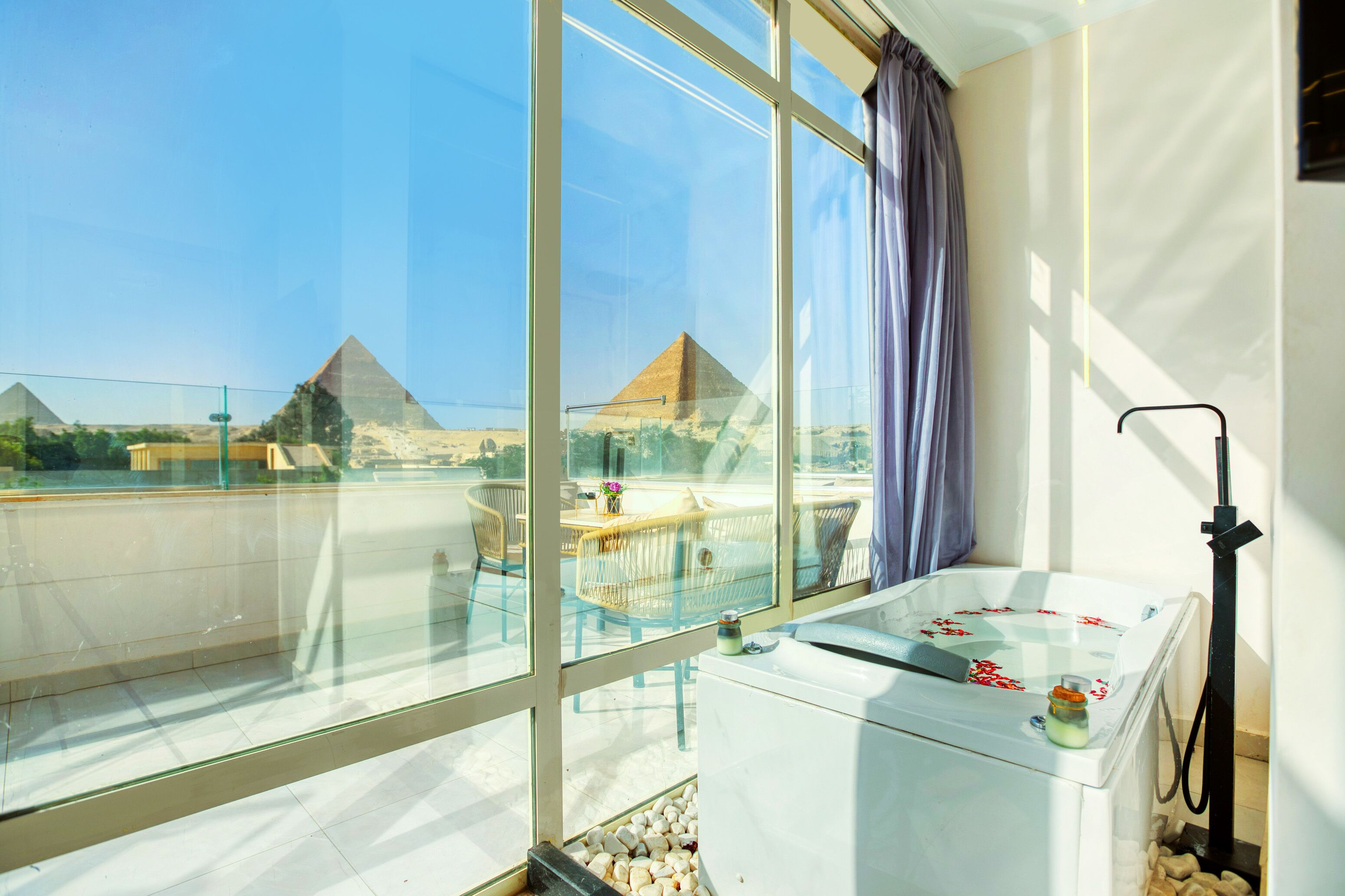 Shadow Pyramids View Inn 4*