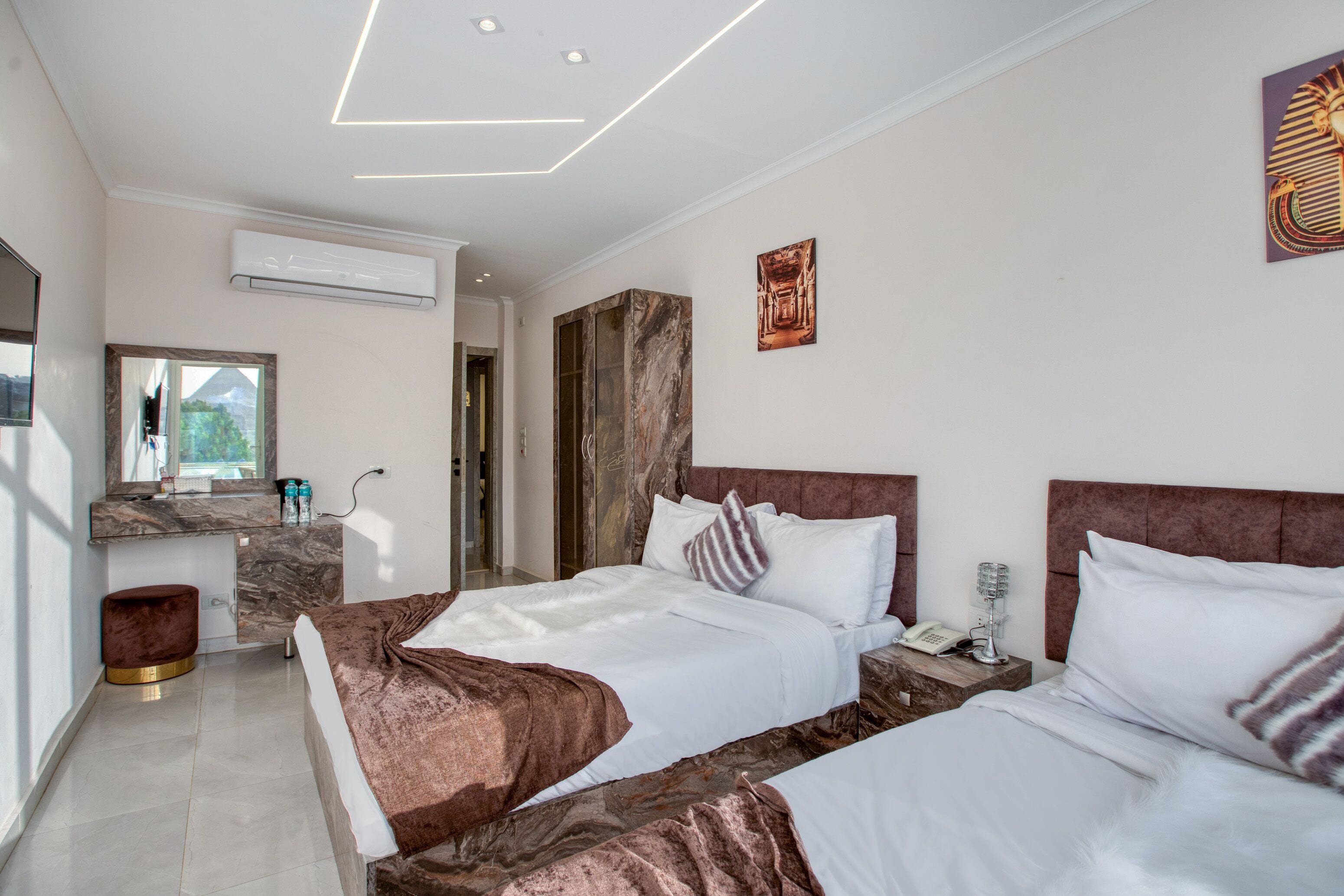 Shadow Pyramids View Inn 4*