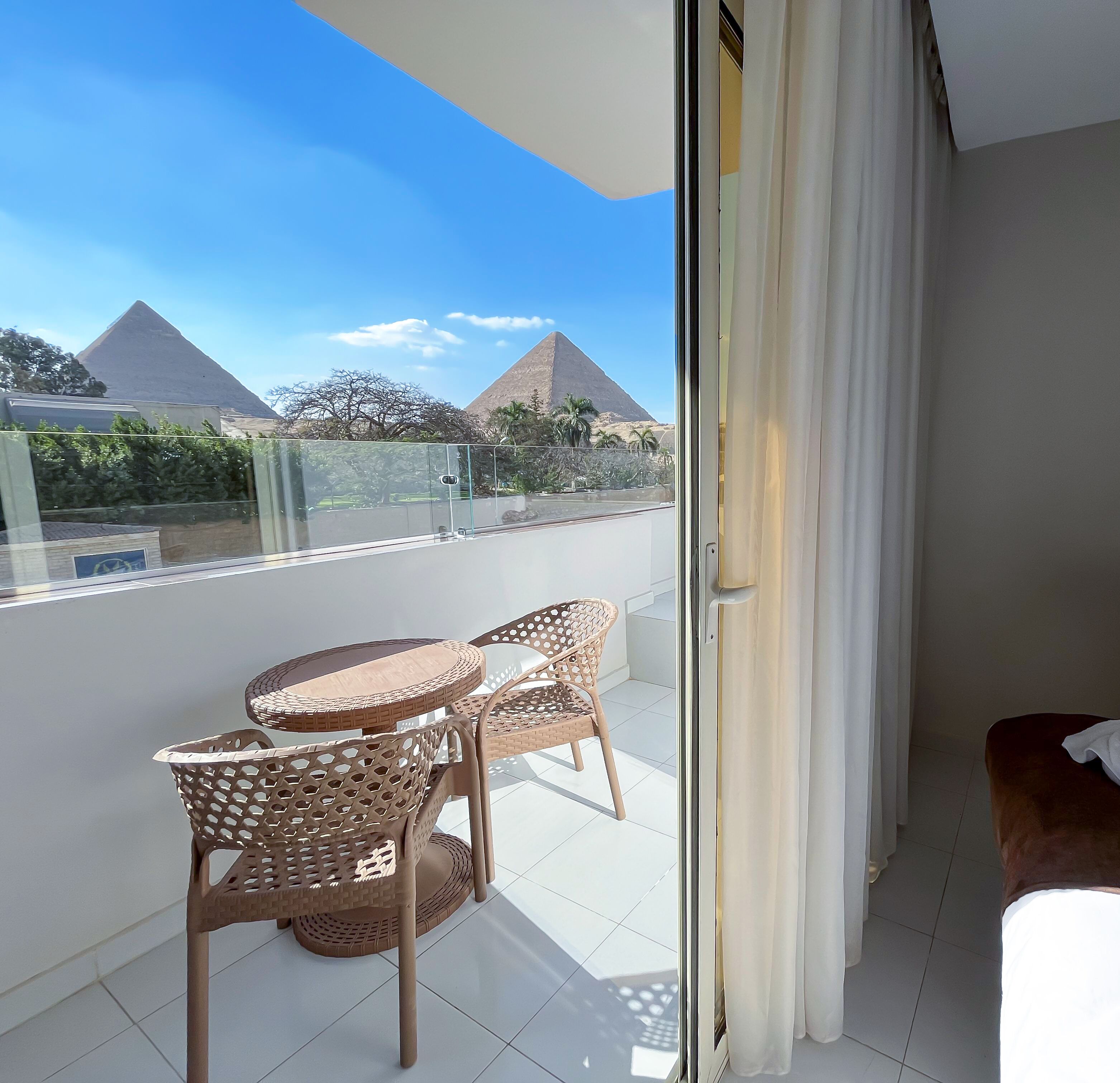 Shadow Pyramids View Inn 4*