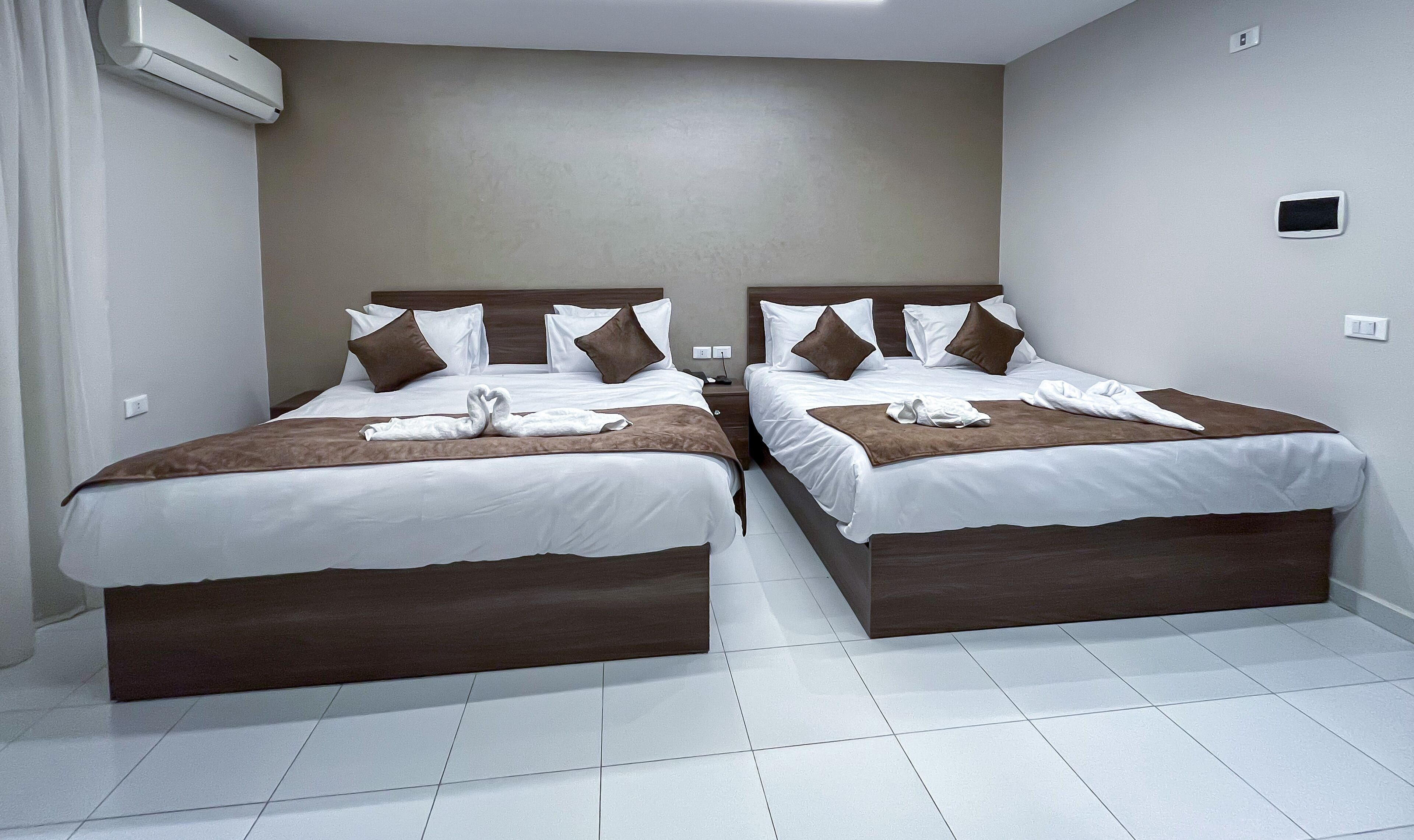 Shadow Pyramids View Inn 4*