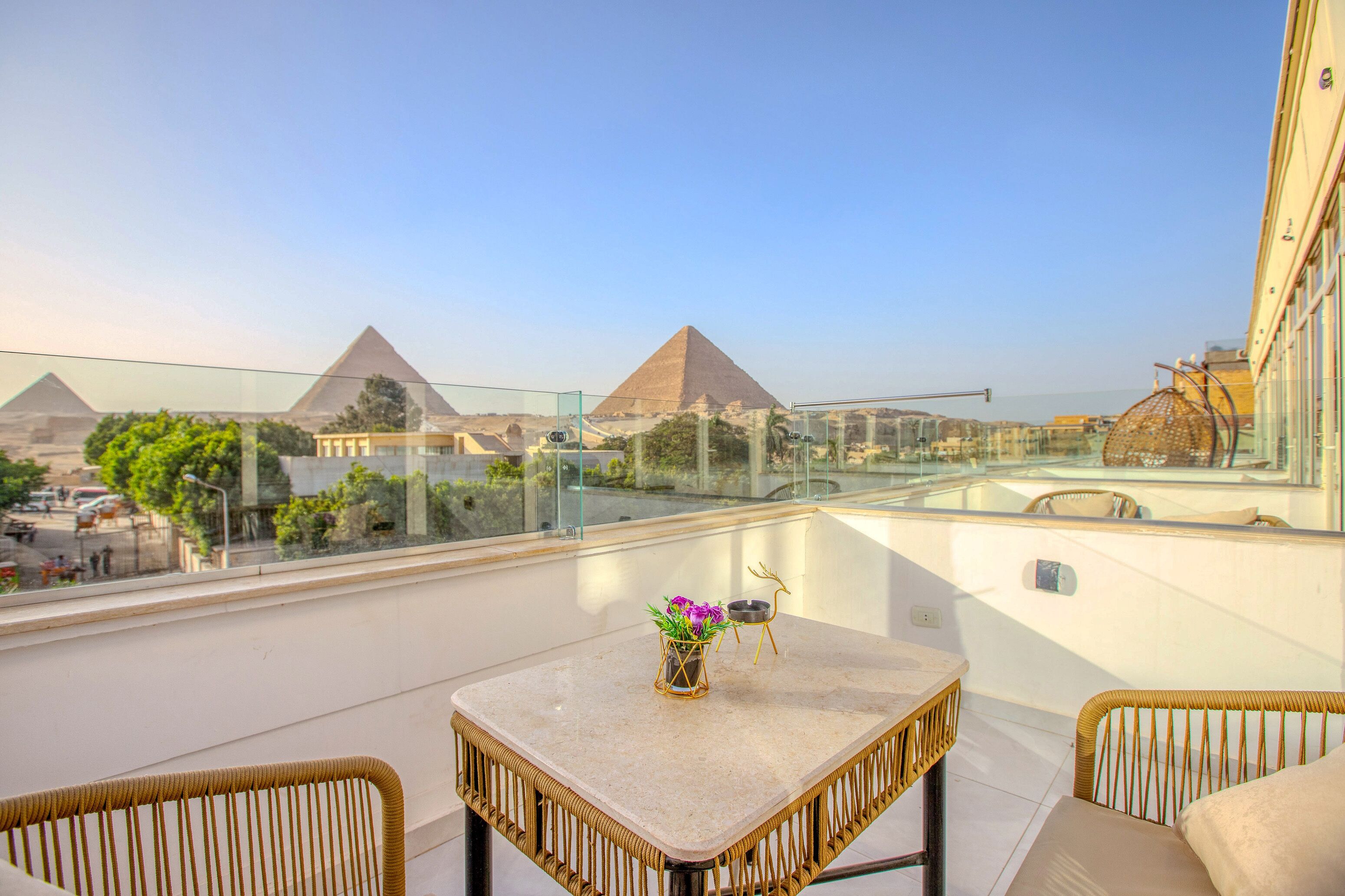 Shadow Pyramids View Inn 4*