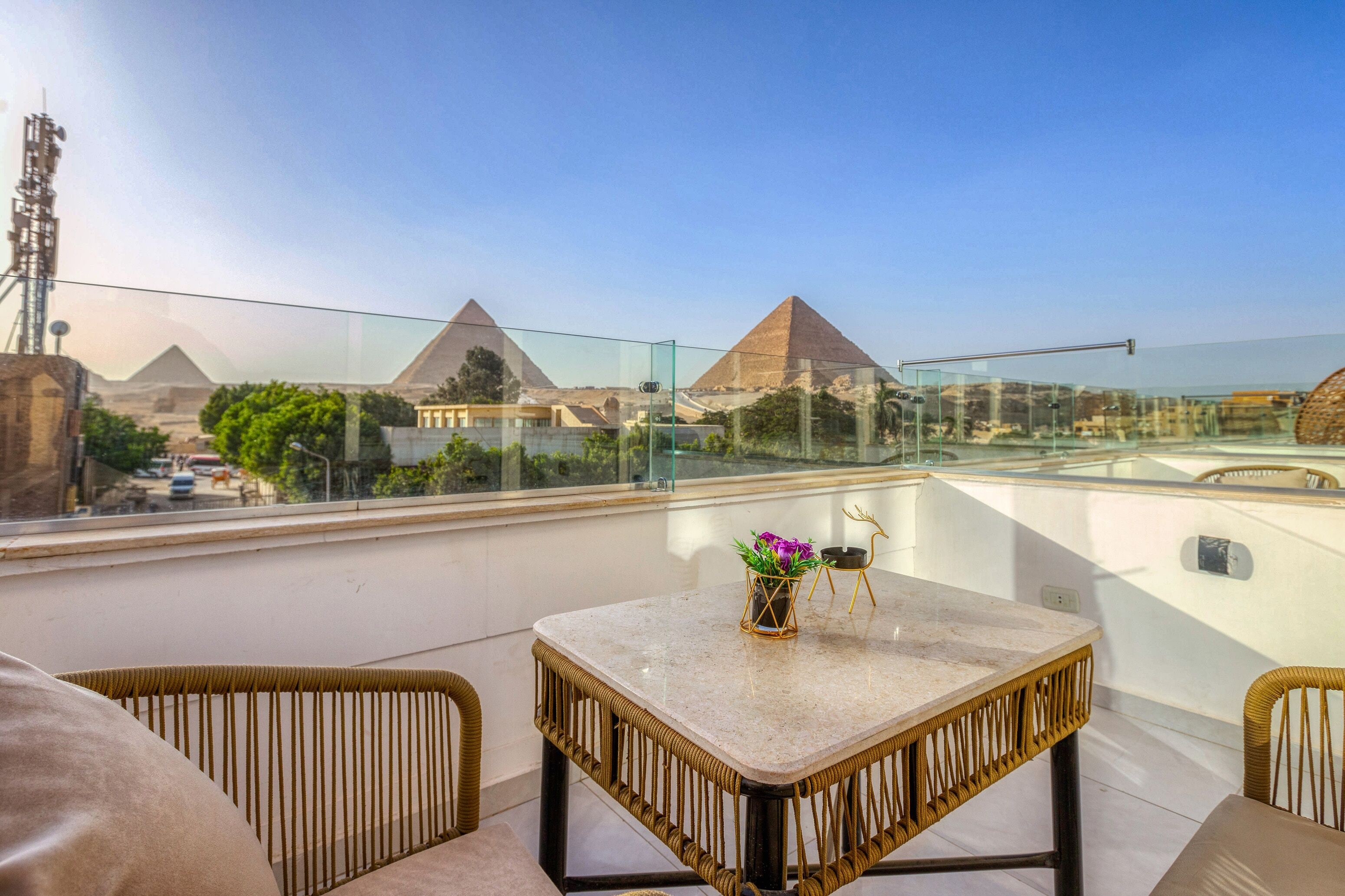 Shadow Pyramids View Inn 4*