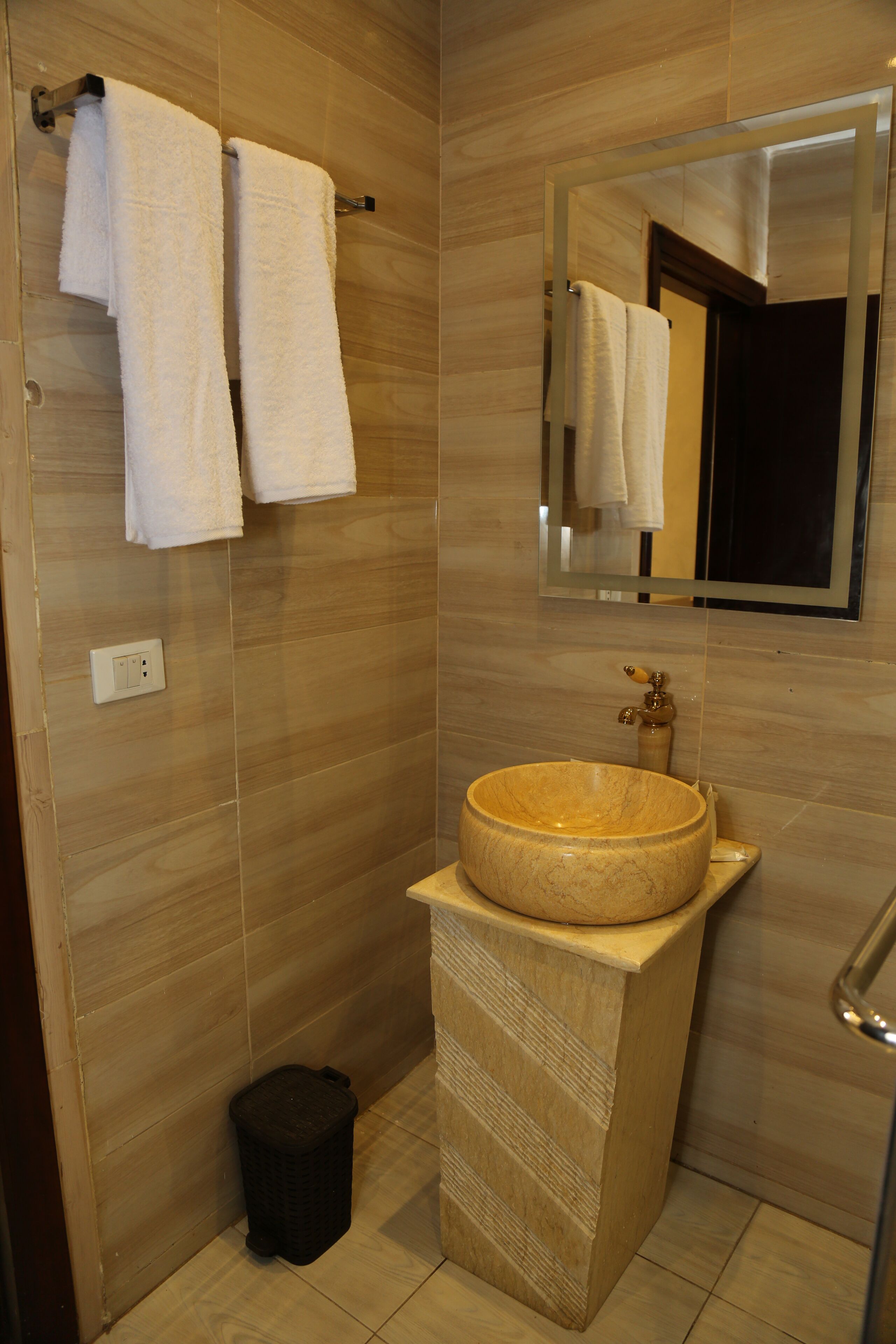 Shadow Pyramids View Inn 4*