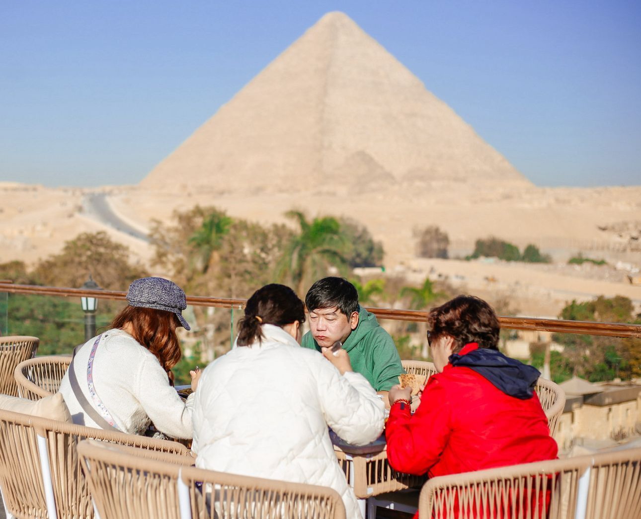 Shadow Pyramids View Inn 4*