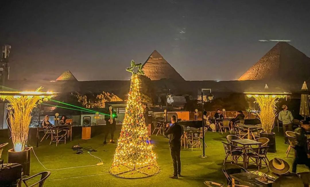Shadow Pyramids View Inn 4*