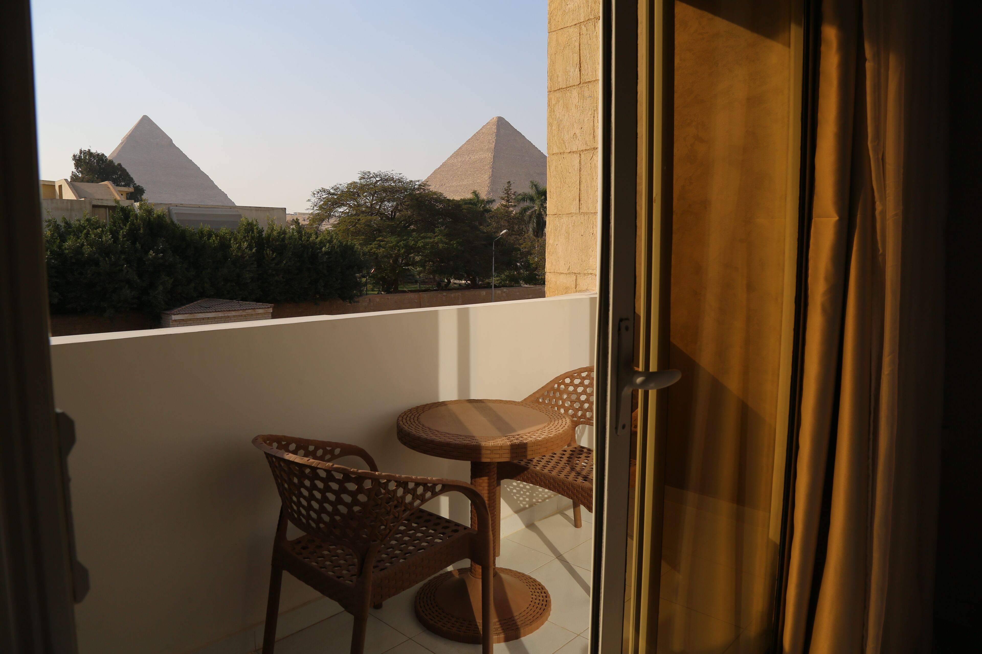 Shadow Pyramids View Inn 4*