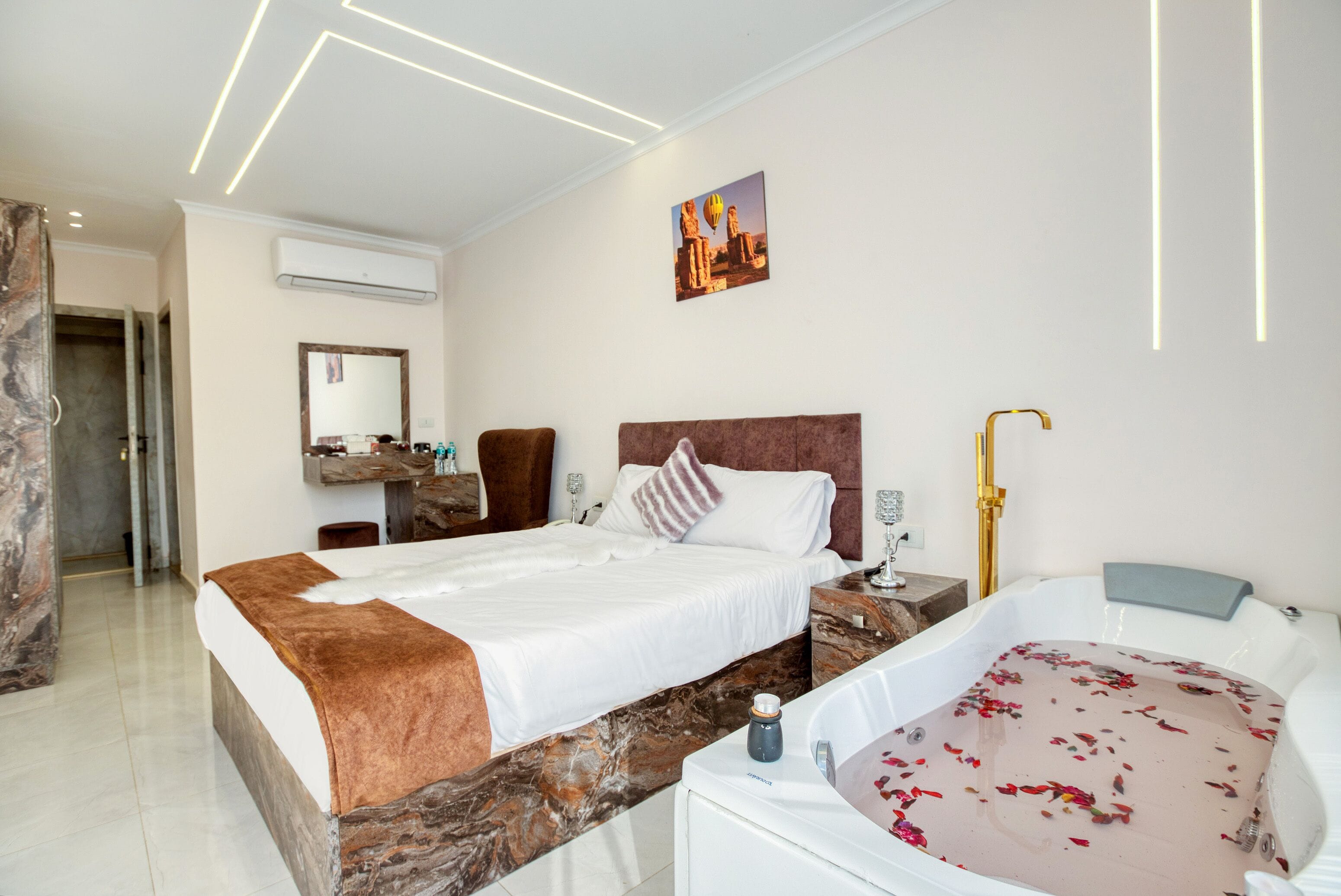 Shadow Pyramids View Inn 4*