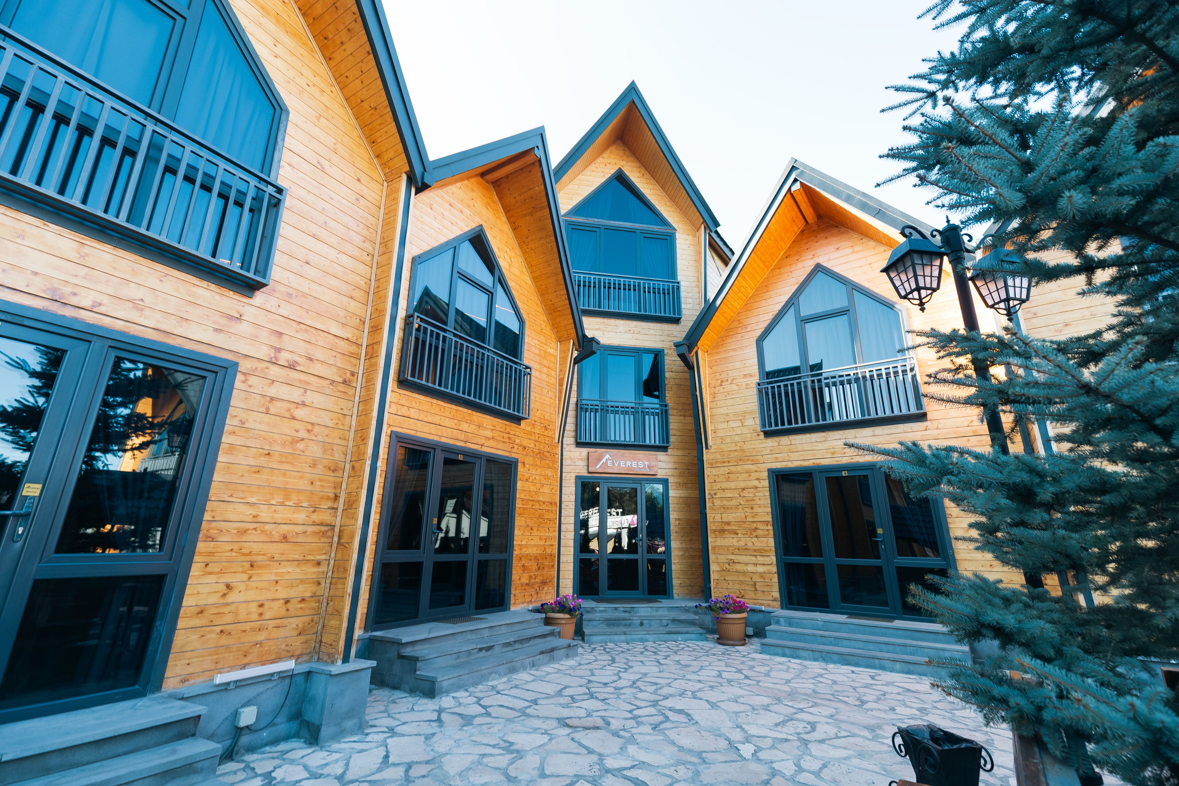 Everest Rest House 0*