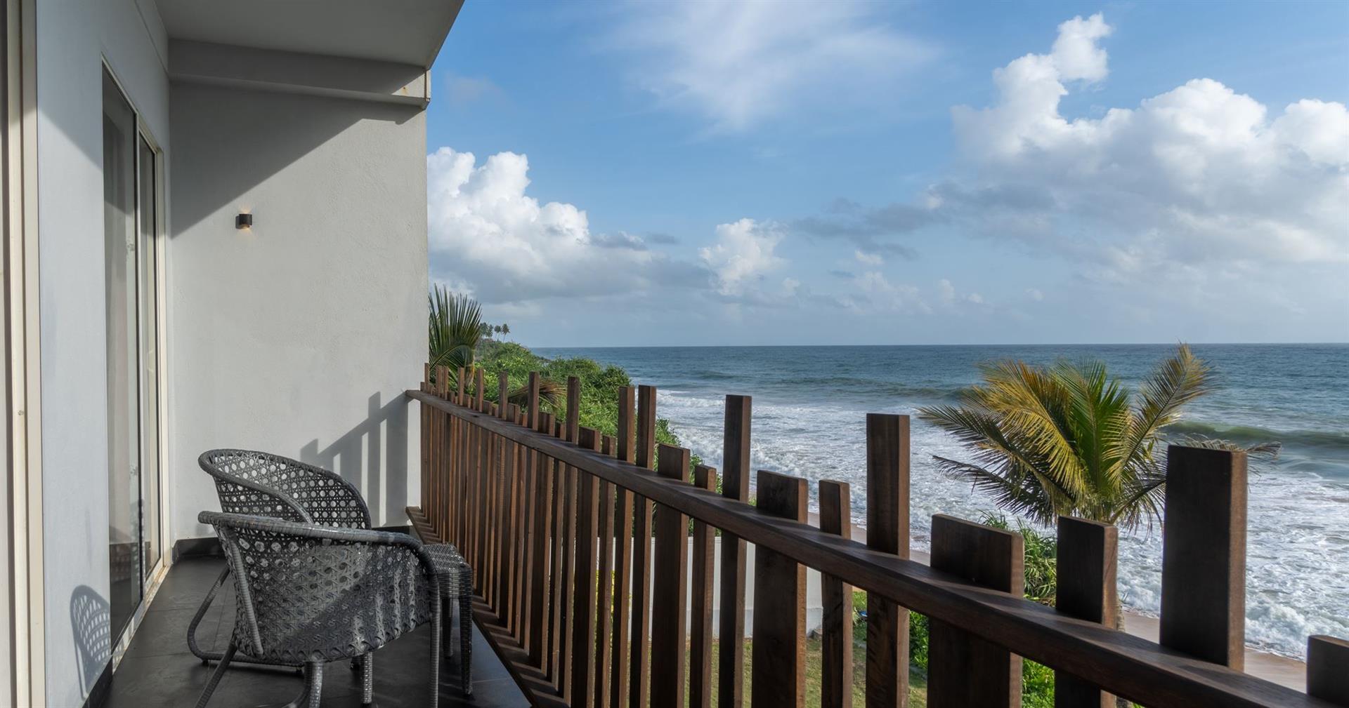 Moi Induruwa by DBI 3*