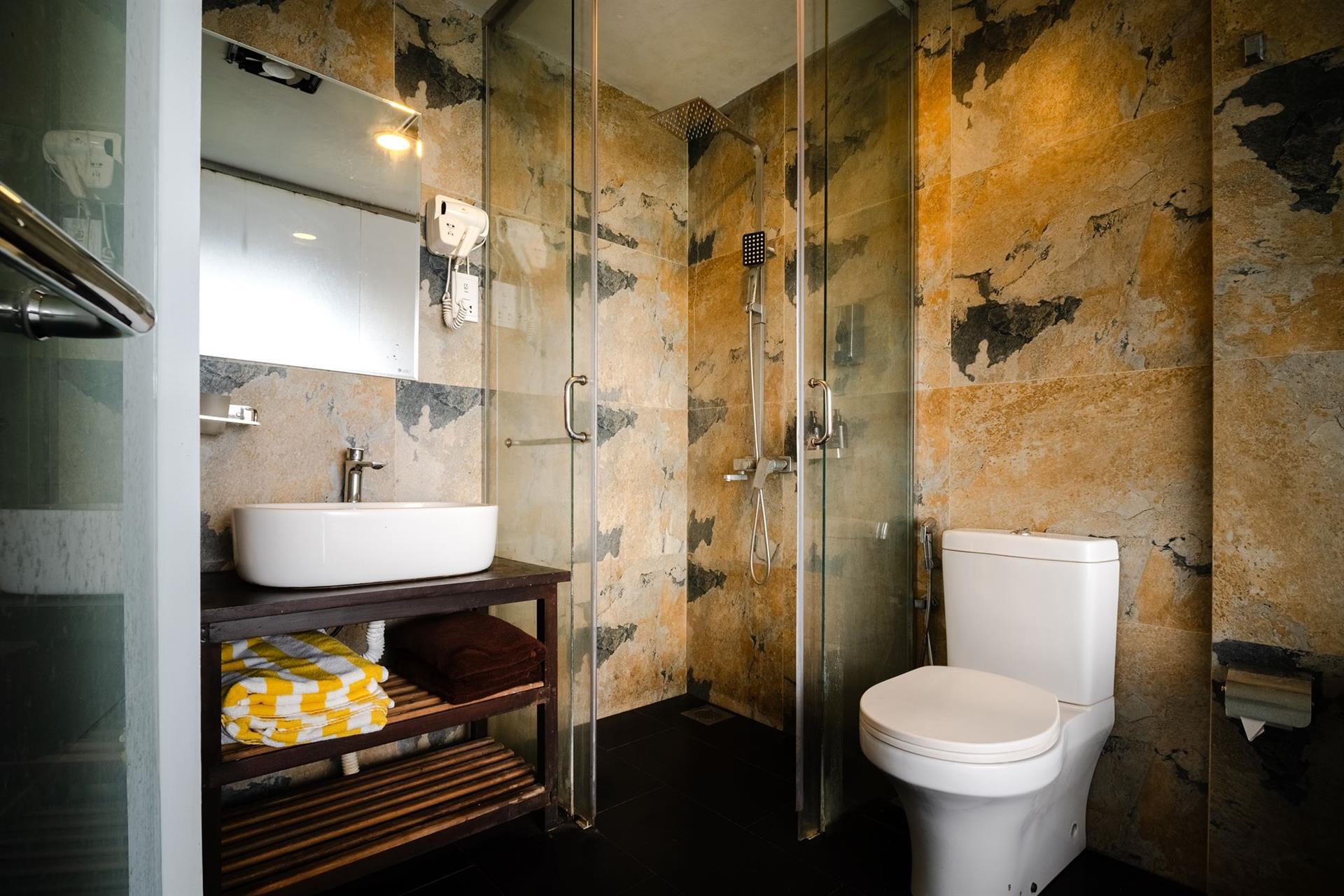 Moi Induruwa by DBI 3*