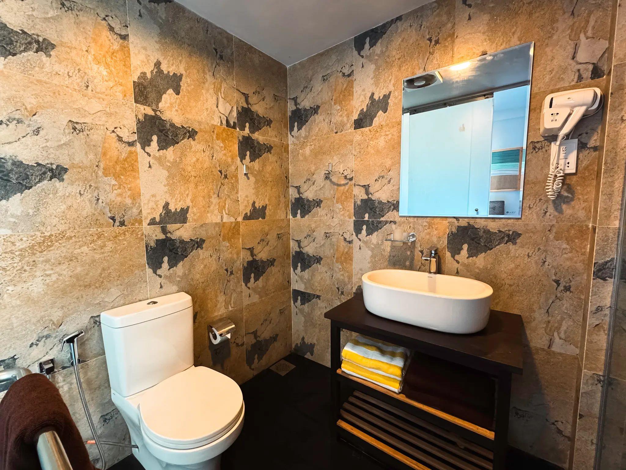 Moi Induruwa by DBI 3*