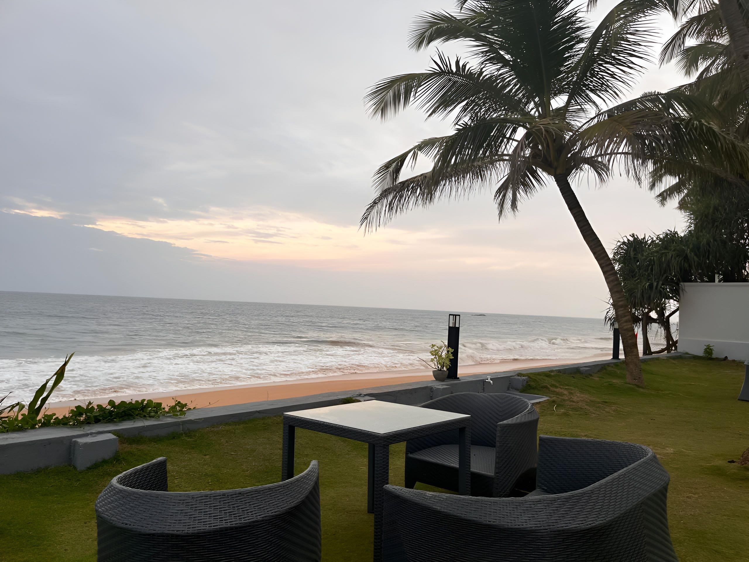 Moi Induruwa by DBI 3*