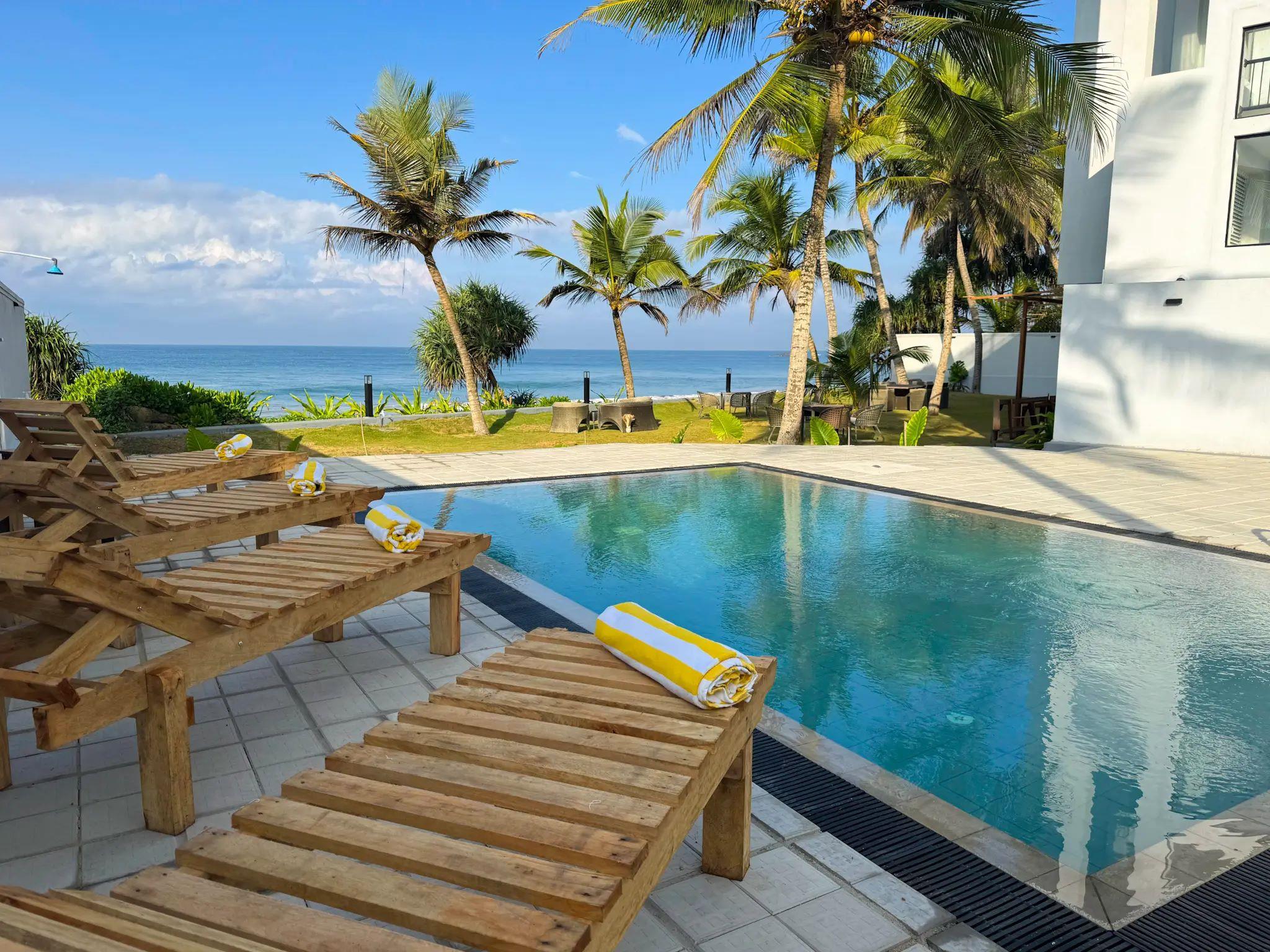 Moi Induruwa by DBI 3*