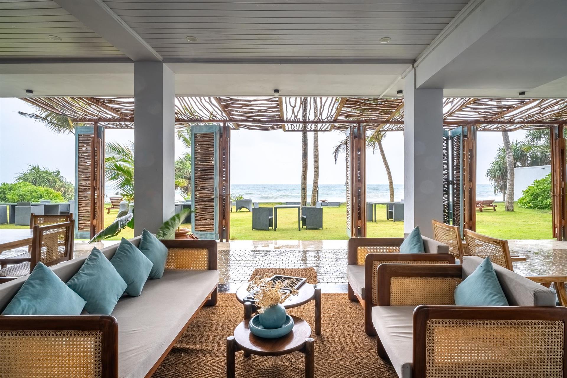 Moi Induruwa by DBI 3*