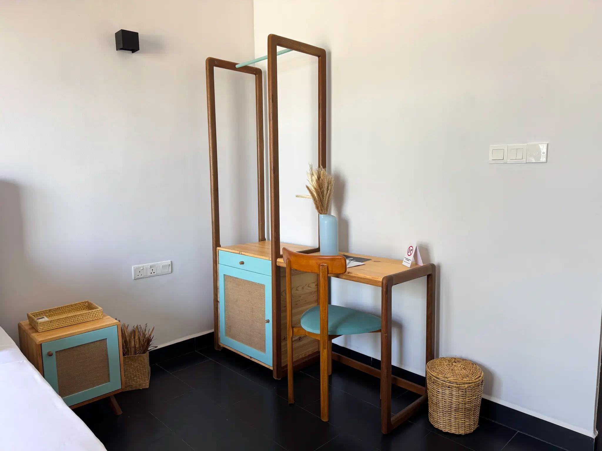 Moi Induruwa by DBI 3*