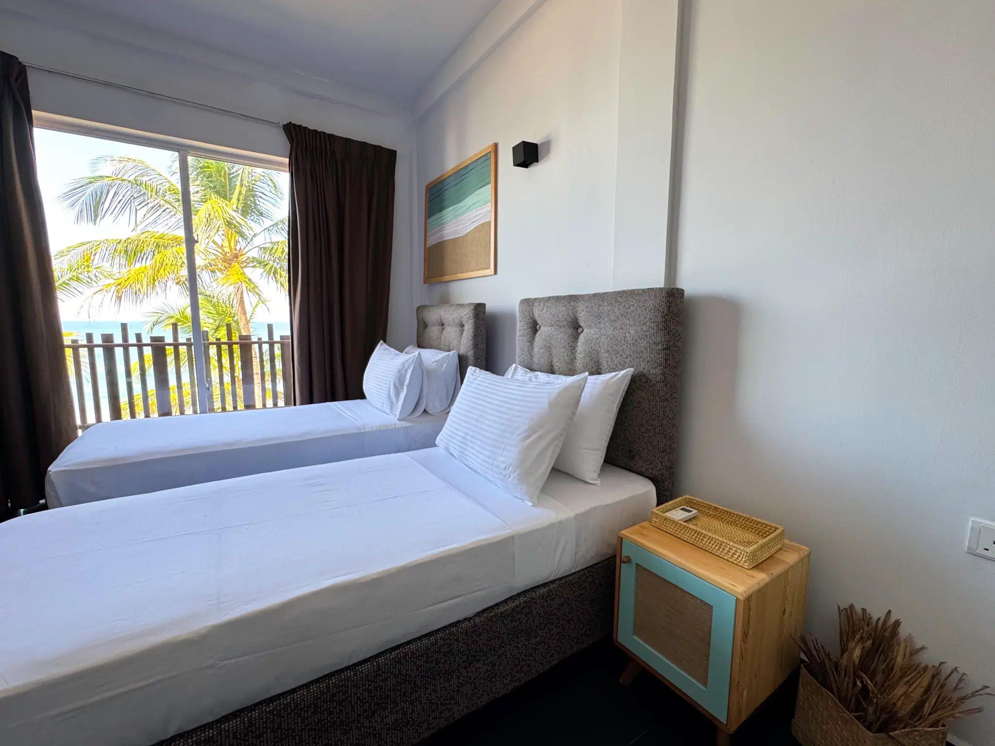 Moi Induruwa by DBI 3*