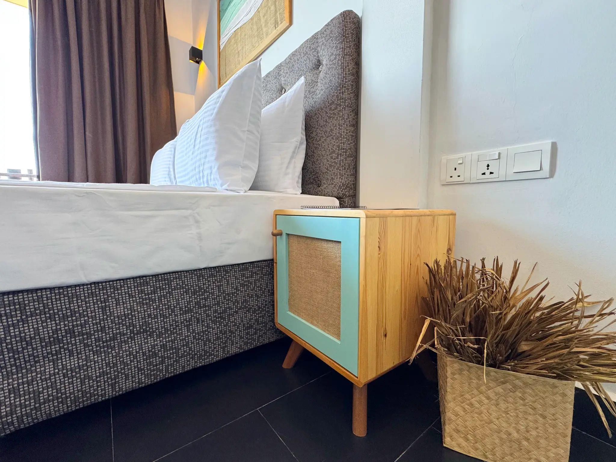 Moi Induruwa by DBI 3*