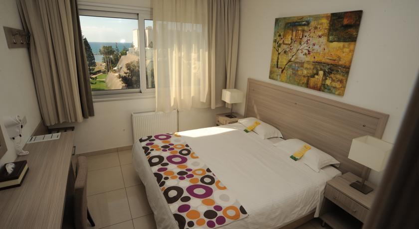 Frixos Suites Hotel Apartments 3*