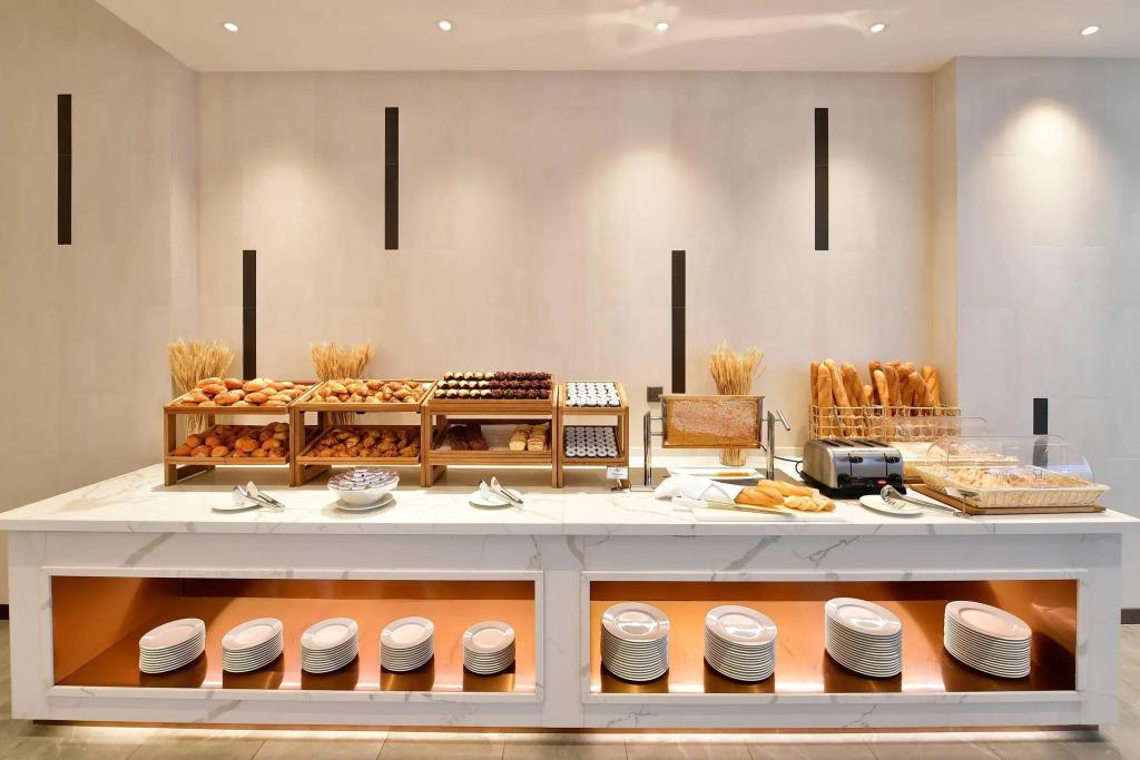 Clarion Hotel Jeddah Airport 4*