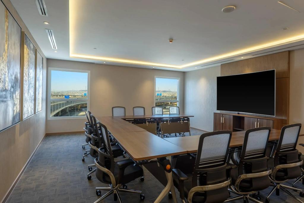 Clarion Hotel Jeddah Airport 4*