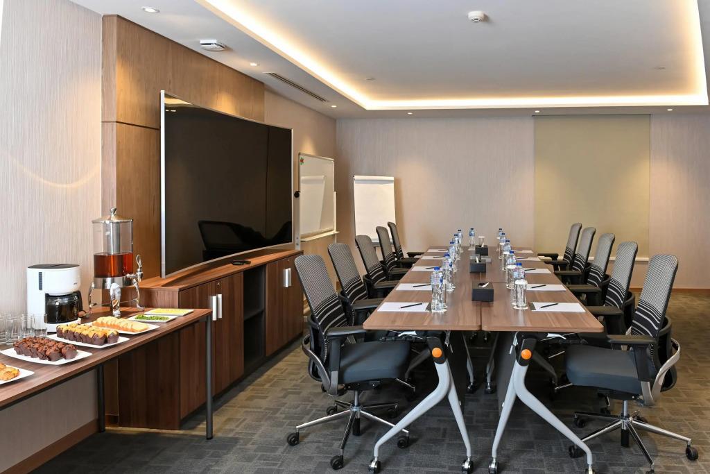 Clarion Hotel Jeddah Airport 4*