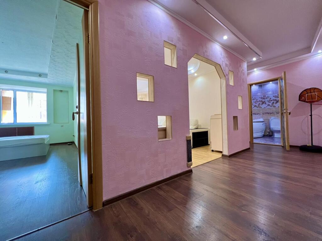 House-available on the street. Mira, 11 0*