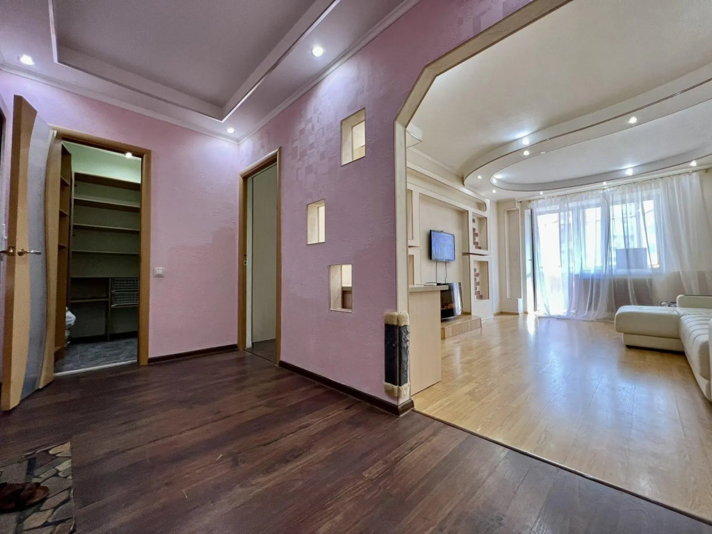 House-available on the street. Mira, 11 0*
