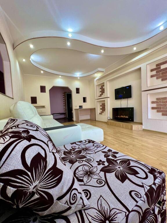 House-available on the street. Mira, 11 0*
