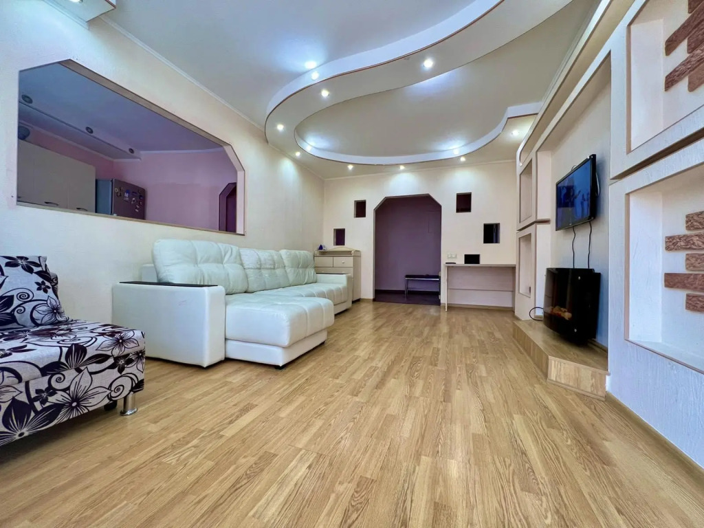 House-available on the street. Mira, 11 0*