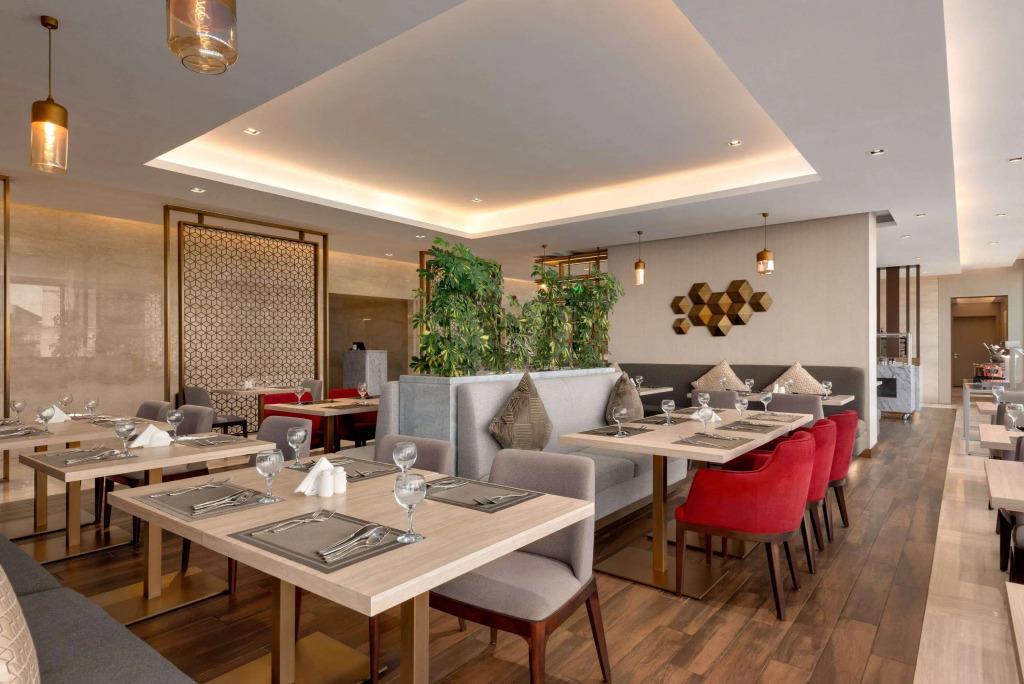 Ramada By Wyndham Riyadh King Fahd Road 4*