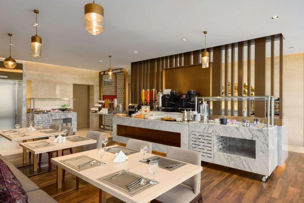 Ramada By Wyndham Riyadh King Fahd Road 4*