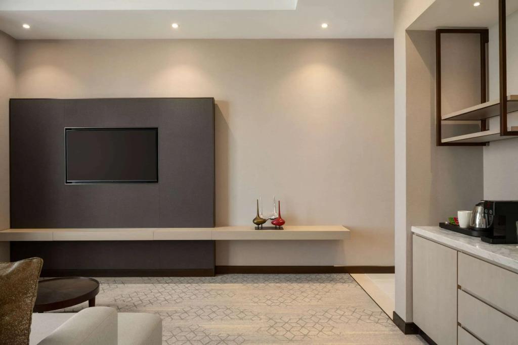Ramada By Wyndham Riyadh King Fahd Road 4*