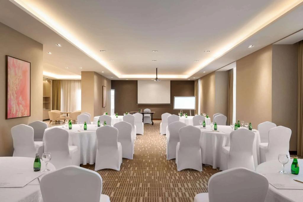 Ramada By Wyndham Riyadh King Fahd Road 4*