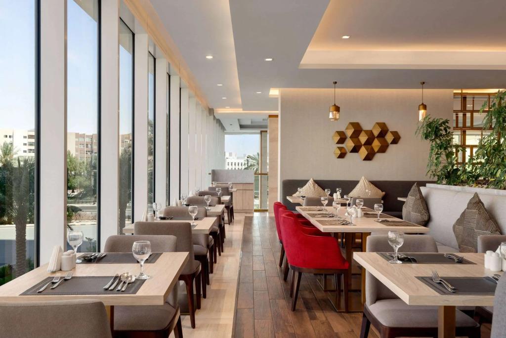 Ramada By Wyndham Riyadh King Fahd Road 4*