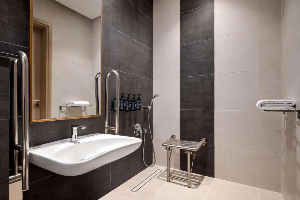 Ramada By Wyndham Riyadh King Fahd Road 4*