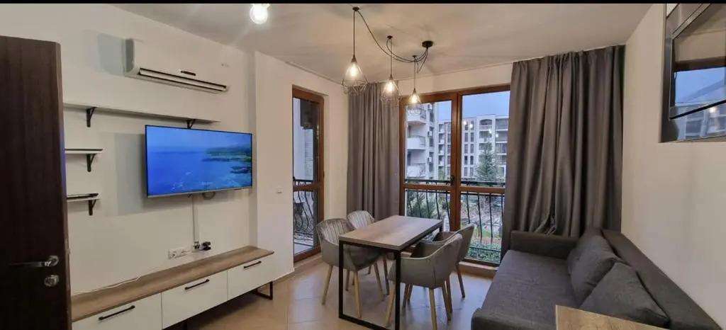 Beautiful Deluxe 2-bed Apartment in Sunny Beach 0*