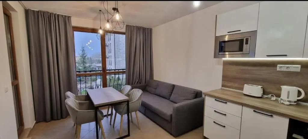 Beautiful Deluxe 2-bed Apartment in Sunny Beach 0*
