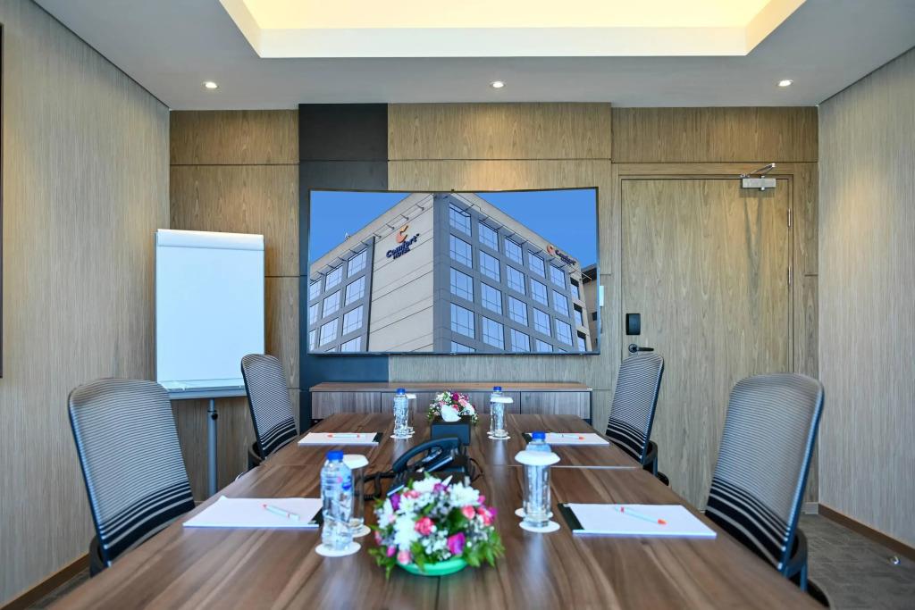 Comfort Hotel Jeddah King Road 3*