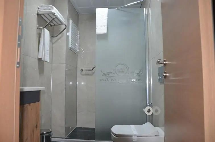 Rua World Hotel 0*