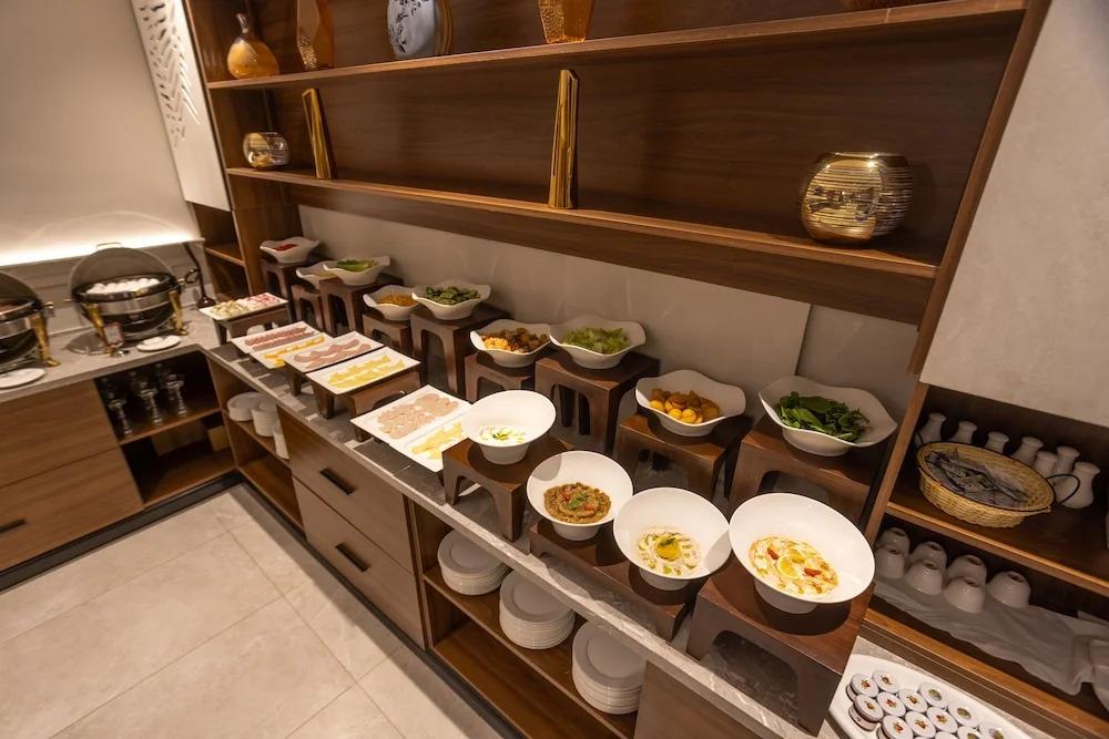 Skyline Hotel & suites 0*