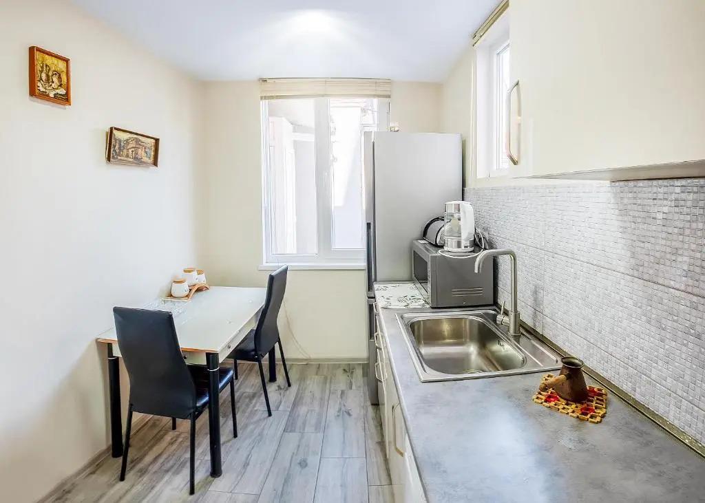 H&B apartments Izashvili 0*