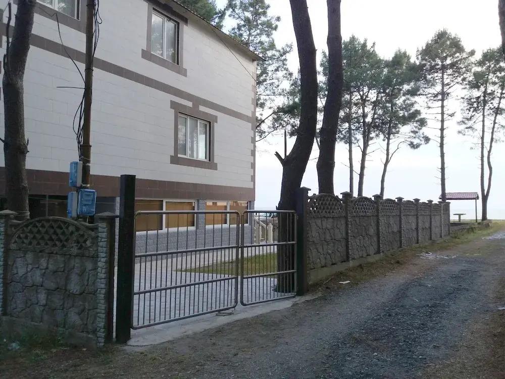 Villa Eli 0*