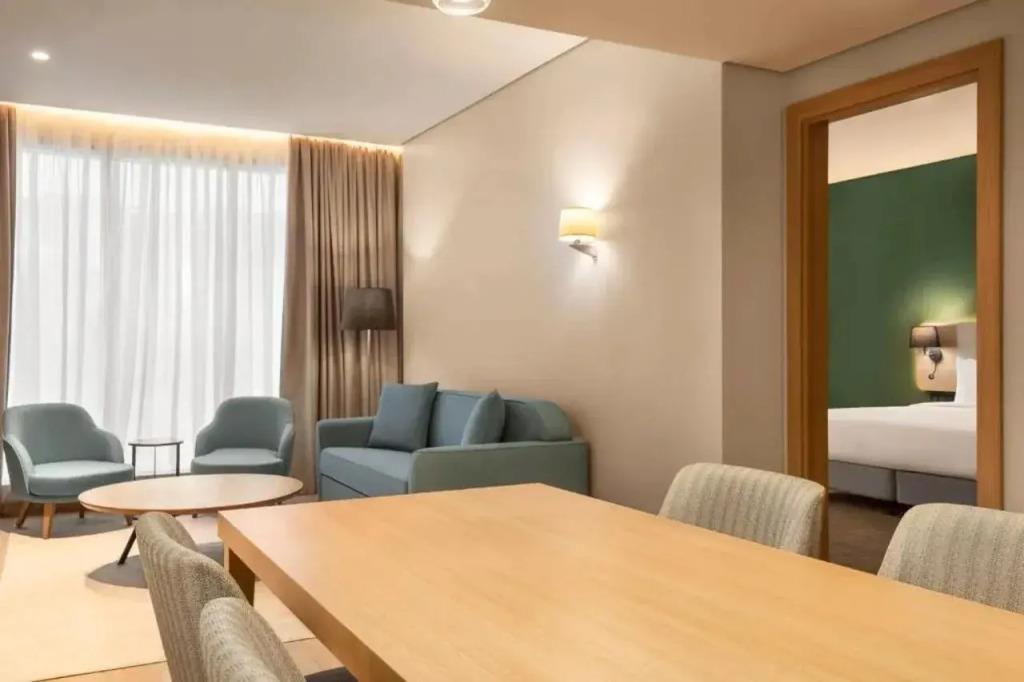 Radisson Hotel & Residence Riyadh Olaya 4*