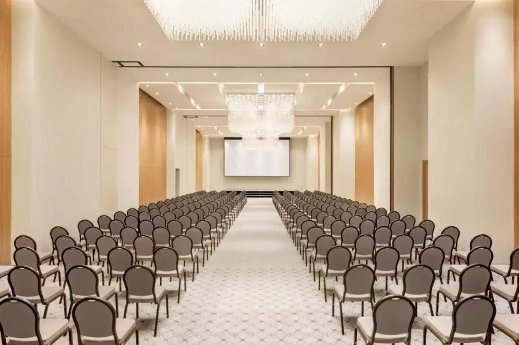 Radisson Hotel & Residence Riyadh Olaya 4*
