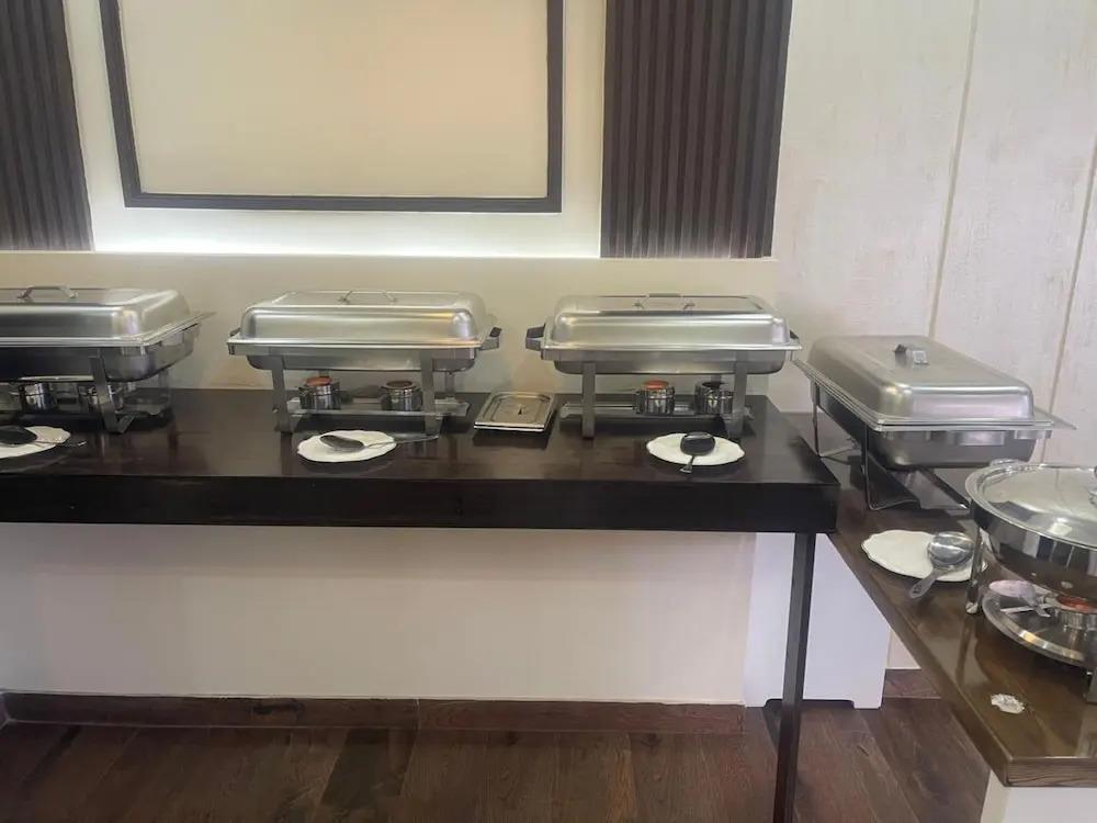 OYO Townhouse 156 Rose Hotel Apartments. 0*