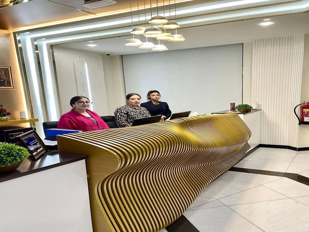 OYO Townhouse 156 Rose Hotel Apartments. 0*