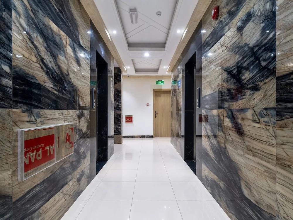 OYO Townhouse 156 Rose Hotel Apartments. 0*