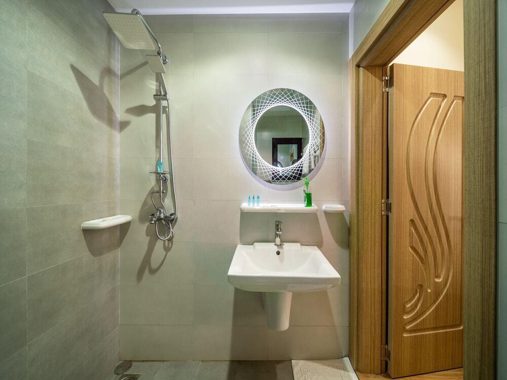 OYO Townhouse 156 Rose Hotel Apartments. 0*