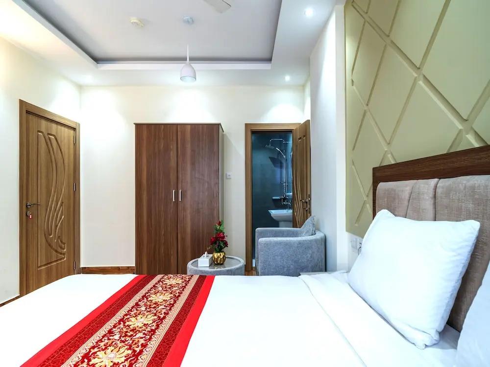 OYO Townhouse 156 Rose Hotel Apartments. 0*